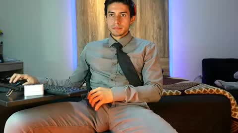 Snapshot of andrew_elliot chatting on September 23, 2025, 2:03 am Andrew online show from September 23, 2025, 2:03 am