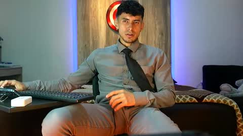 Snapshot of andrew_elliot chatting on October 1, 2025, 5:24 am Andrew online show from October 1, 2025, 5:24 am