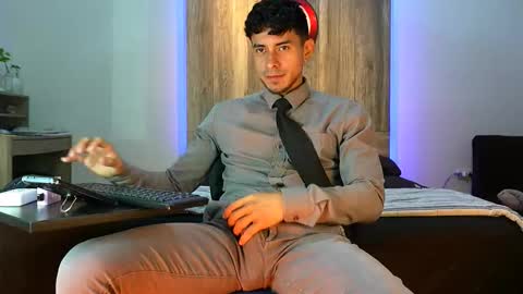 Snapshot of andrew_elliot chatting on October 8, 2025, 3:48 am Andrew online show from October 8, 2025, 3:48 am