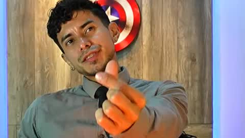 Snapshot of andrew_elliot chatting on October 12, 2025, 6:12 am Andrew online show from October 12, 2025, 6:12 am