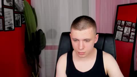 Andrew online show from November 4, 2025, 4:06 pm