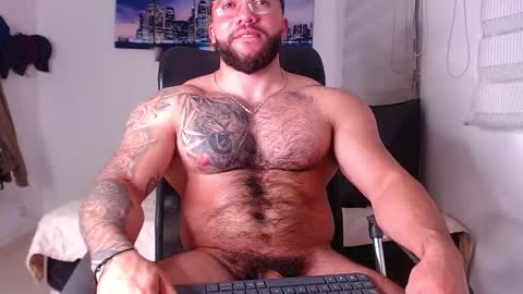 andrew_holden__ online show from October 3, 2025, 1:02 am