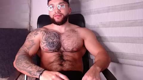 andrew_holden__ online show from December 1, 2025, 11:54 pm