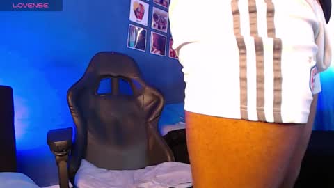 Andrew online show from December 5, 2025, 7:32 pm