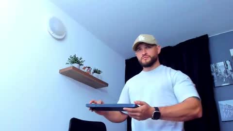 Andrew Diaz online show from November 16, 2025, 10:10 am