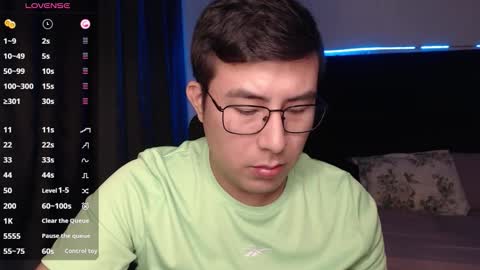 andrewmhilton_ online show from November 14, 2025, 7:18 am