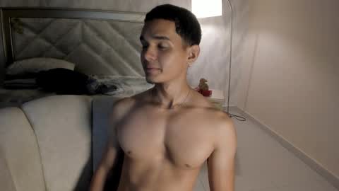 andrewrush_ online show from November 25, 2025, 2:33 am