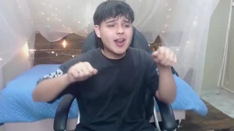 Snapshot of andrewsmile_ chatting on December 27, 2024, 12:45 pm ANDREW online show from December 27, 2024, 12:45 pm