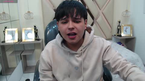 Snapshot of andrewsmile_ chatting on December 30, 2024, 1:14 pm ANDREW online show from December 30, 2024, 1:14 pm