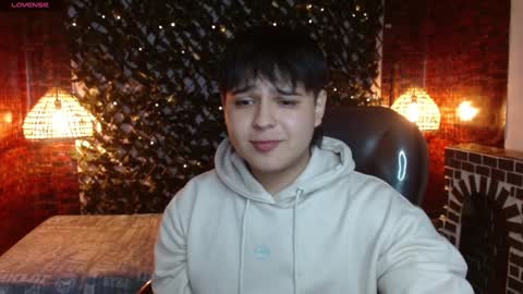 Snapshot of andrewsmile_ chatting on January 3, 2025, 12:41 pm ANDREW online show from January 3, 2025, 12:41 pm