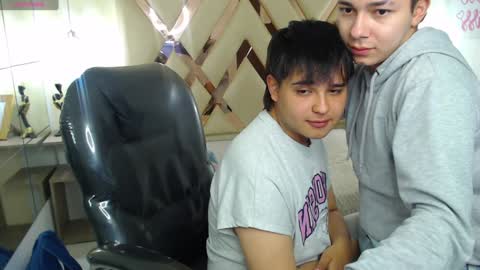 Snapshot of andrewsmile_ chatting on January 23, 2025, 12:09 pm ANDREW online show from January 23, 2025, 12:09 pm