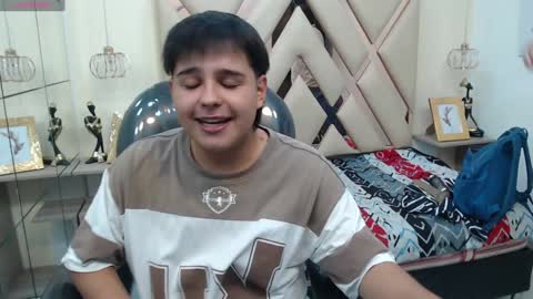 Snapshot of andrewsmile_ chatting on January 30, 2025, 12:06 pm ANDREW online show from January 30, 2025, 12:06 pm