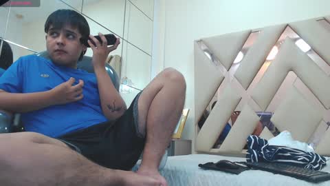 Snapshot of andrewsmile_ chatting on February 1, 2025, 6:08 pm ANDREW online show from February 1, 2025, 6:08 pm