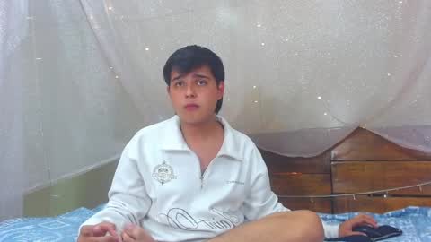 Snapshot of andrewsmile_ chatting on February 20, 2025, 6:13 pm ANDREW online show from February 20, 2025, 6:13 pm