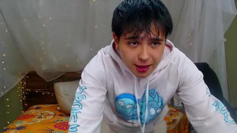 Snapshot of andrewsmile_ chatting on February 26, 2025, 12:03 pm ANDREW online show from February 26, 2025, 12:03 pm