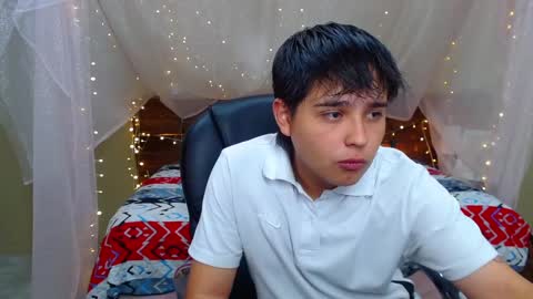 Snapshot of andrewsmile_ chatting on March 4, 2025, 12:12 pm ANDREW online show from March 4, 2025, 12:12 pm