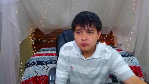 Snapshot of andrewsmile_ chatting on March 6, 2025, 12:19 pm ANDREW online show from March 6, 2025, 12:19 pm