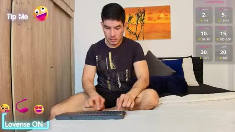 andrewstelee online show from October 31, 2025, 3:46 pm