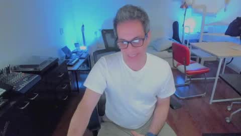 Snapshot of andy0pandi chatting on September 22, 2025, 11:18 pm Andrew online show from September 22, 2025, 11:18 pm