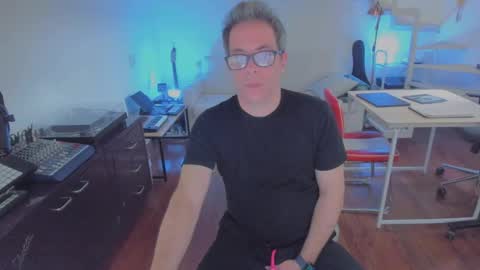 Snapshot of andy0pandi chatting on September 25, 2025, 4:32 pm Andrew online show from September 25, 2025, 4:32 pm