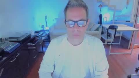 Snapshot of andy0pandi chatting on November 1, 2025, 11:34 am Andrew online show from November 1, 2025, 11:34 am