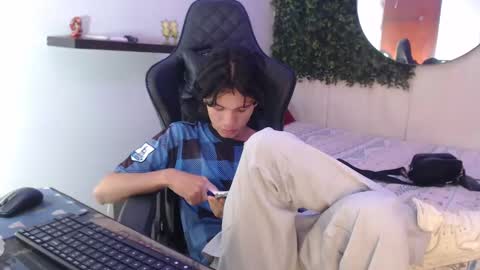 andy_dan1 online show from January 9, 2025, 11:45 pm