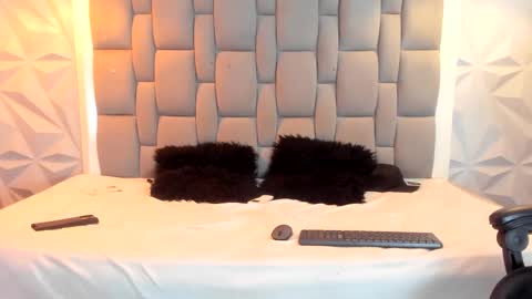 andy_dan1 online show from February 11, 2025, 5:50 pm