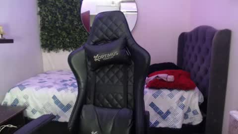 andy_dan1 online show from March 12, 2025, 12:57 pm