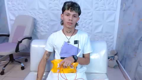 andy_dan1 online show from April 7, 2026, 8:09 pm