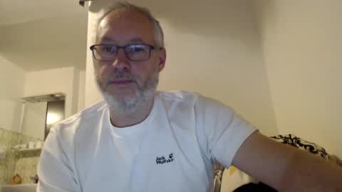 Snapshot of andyberg8 chatting on October 27, 2025, 11:31 pm Andy online show from October 27, 2025, 11:31 pm