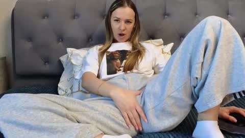 ange1ok online show from February 3, 2026, 9:14 am