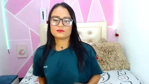 Snapshot of ange_drty chatting on October 14, 2025, 5:41 am ange_drty online show from October 14, 2025, 5:41 am