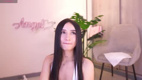 Angel online show from September 19, 2025, 5:35 pm