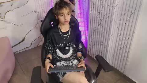 angeel_tay online show from June 2, 2026, 8:38 am