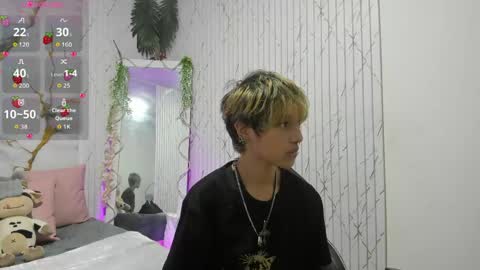 angeel_tay online show from June 9, 2026, 7:14 pm