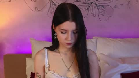 Snapshot of angel__rossee chatting on May 8, 2026, 4:12 pm Rose 18 New here online show from May 8, 2026, 4:12 pm