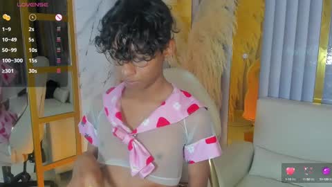 Snapshot of angel__sweet18 chatting on January 19, 2025, 10:17 am online show from January 19, 2025, 10:17 am