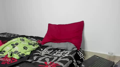 Snapshot of angel_damons_ chatting on February 9, 2025, 5:43 pm Angel Damons online show from February 9, 2025, 5:43 pm