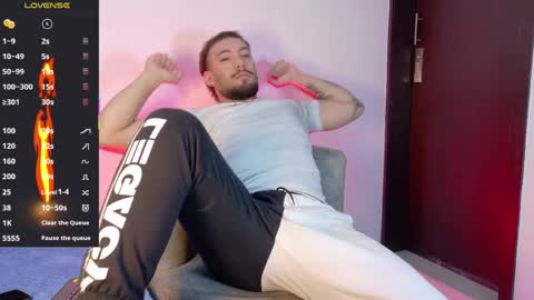 angel_kyrozz online show from June 5, 2026, 7:52 pm