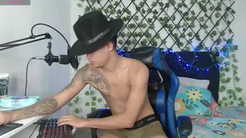 Angel online show from November 1, 2025, 9:06 pm