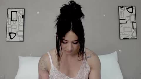 Angel online show from November 2, 2025, 8:22 pm