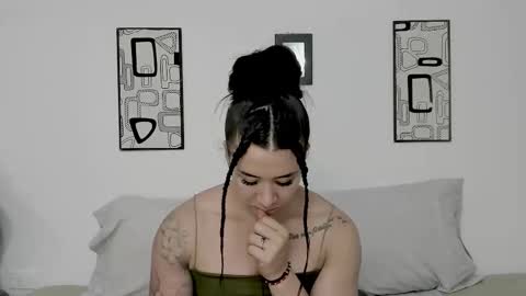 Snapshot of angel_martins chatting on February 5, 2026, 5:28 pm Angel online show from February 5, 2026, 5:28 pm