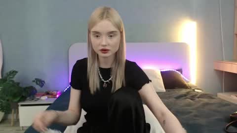 Angela online show from May 6, 2026, 12:30 am