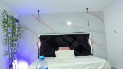 ANGELA online show from November 7, 2025, 12:16 pm