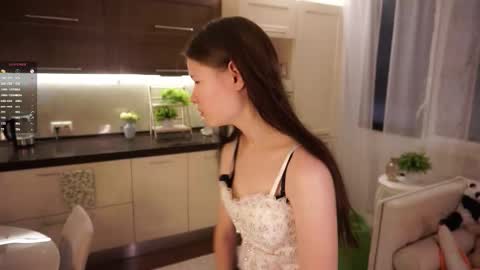 Snapshot of angelabalay chatting on September 19, 2025, 11:00 am Mary online show from September 19, 2025, 11:00 am