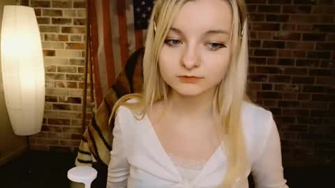 angelabunny_ online show from June 3, 2026, 2:33 pm