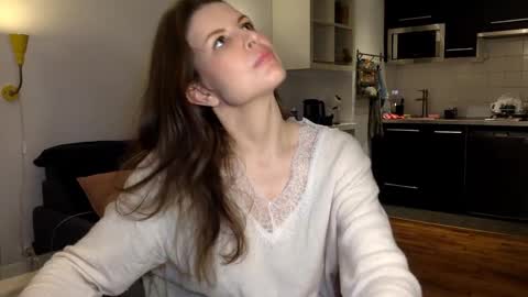 Angela online show from November 30, 2025, 8:35 pm