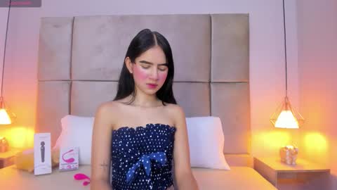 angelag_ online show from November 1, 2025, 8:00 pm