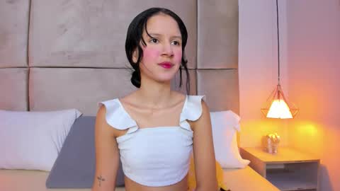 angelag_ online show from November 11, 2025, 8:31 pm