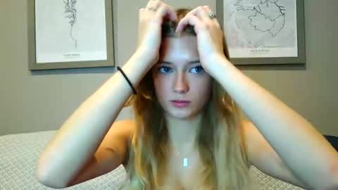 Angel  online show from December 3, 2025, 12:29 am